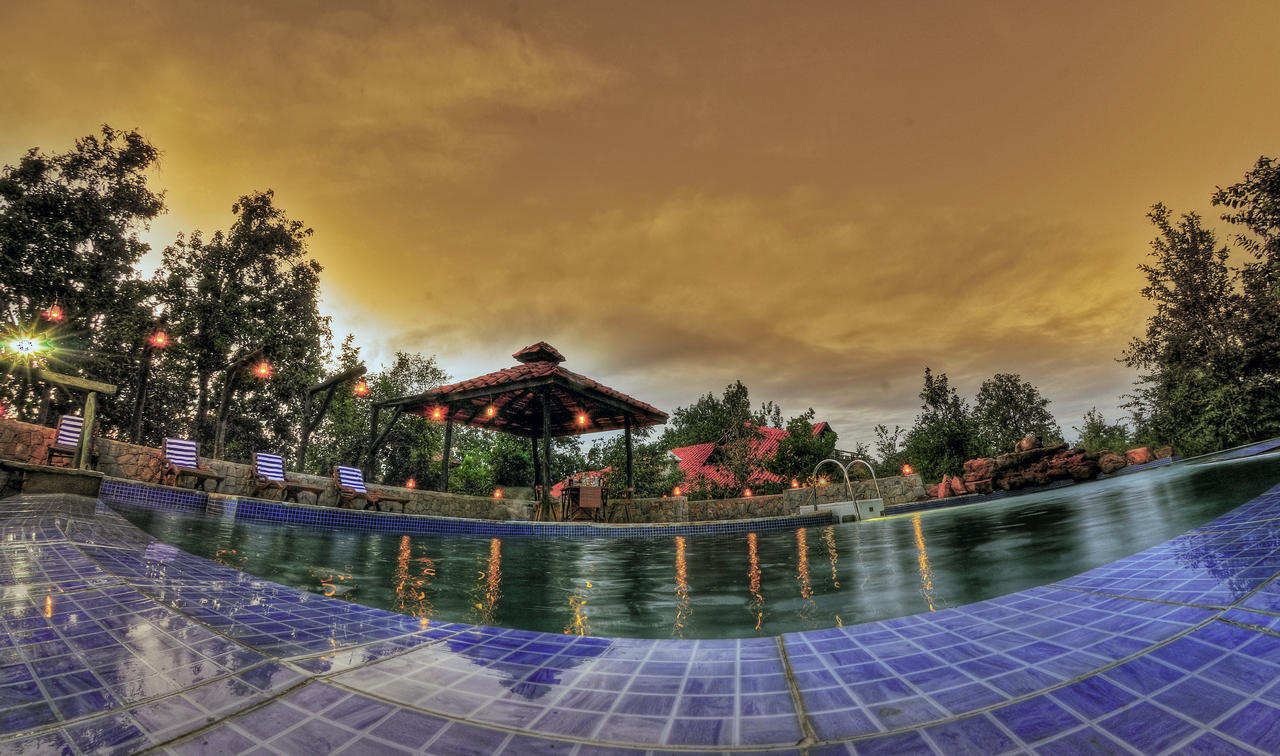 Kanha Earth Lodge Mandla Exterior photo